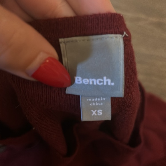 Burgundy bench v neck pullover sweater - Picture 2 of 3